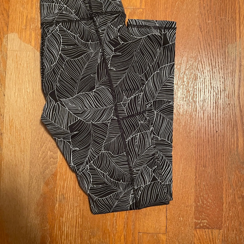 Victoria's Secret Black and White Leaf Pattern Leggings